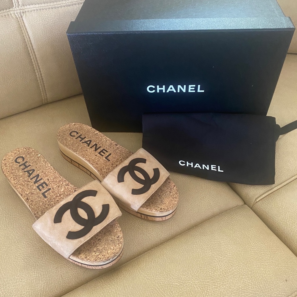 ‼️ Chanel EU40 LOGO Slide Sandals RARE color